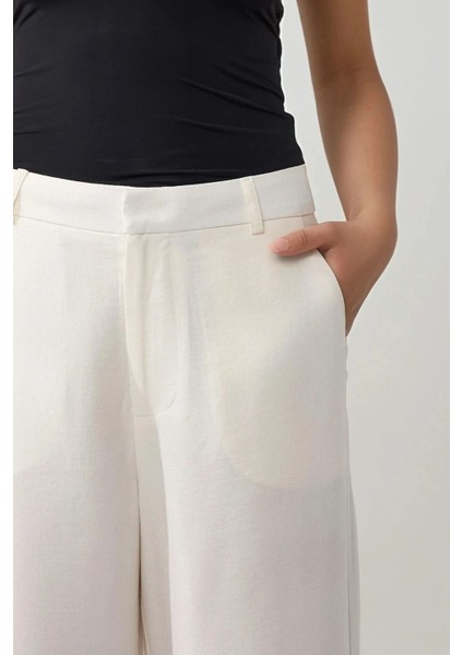 Kadın Rahat Kesim Geniş Paça Keten Görünümlü Pantolon Beyaz fırsatları