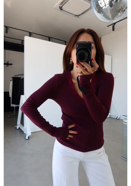 Yakası Dantelli Uzun Kollu Bluz