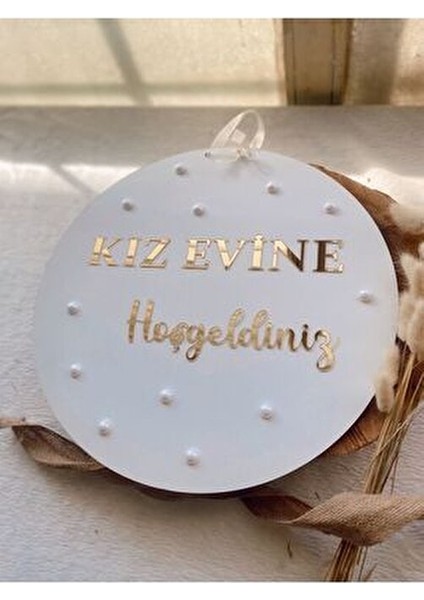 Kız Evine Hoşgeldiniz Gold ve Gümüş Pleksi Inci Detaylı