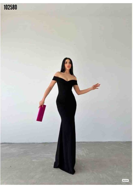 Kadın Dalgıç Kumaş Kayık Yaka ve Dekolte Detaylı Elbise, Kırmızı Gül Figürlü Kolye Hediye fırsatları