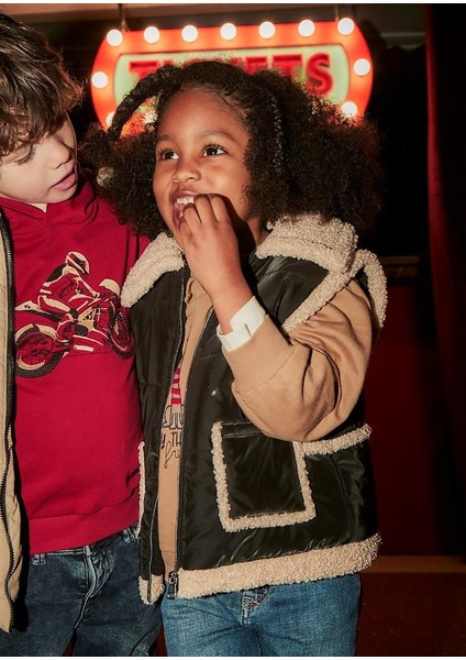 Peluş Detaylı Yelek - Siyah