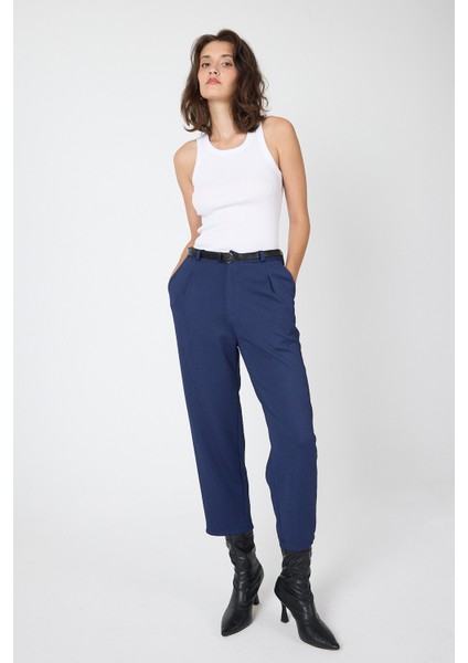 Laci Pileli Kemerli Kadın Kumaş Pantolon 8120A fiyatları