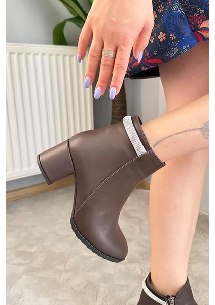 Kadın Trend Acı Kahve Arkadan Taşlı ( 6 cm ) Topuklu Oval Burun Bot