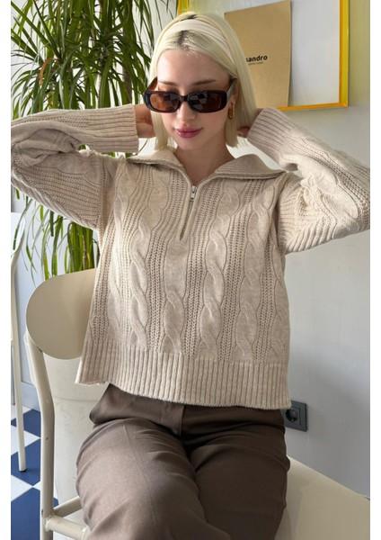 Bej Örgü Desenli Fermuarlı Yaka Kadın Triko Kazak MG2546