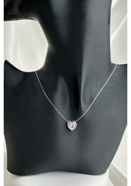 Tek Taşlı Kalp Detay Görünmez Misina Kolye