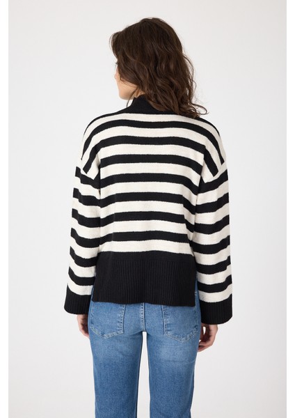 Siyah Çizgili İşleme Detaylı Kazak 7090