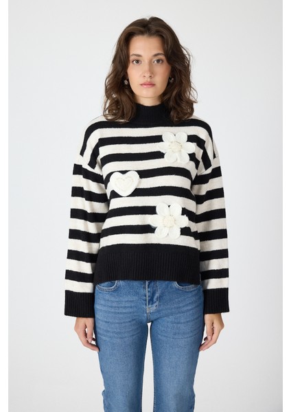 Siyah Çizgili İşleme Detaylı Kazak 7090