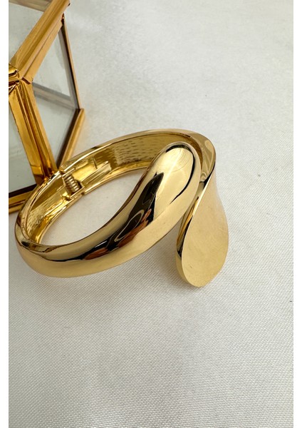 Özel Seri Altın Rengi Modern Tasarım Kelepçe Bileklik (Iç Çapı:5,5cm) fırsatları