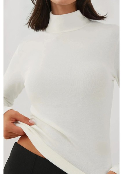 Kadın Ultra Yumuşak Slim Fit Dik Yaka Örme Üst Beyaz fırsatları