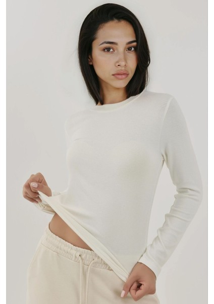 Kadın Slim Fit Yuvarlak Yaka Uzun Kollu Üst Beyaz