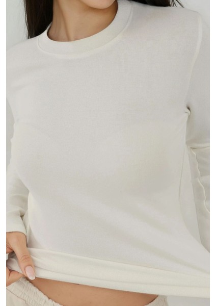 Kadın Slim Fit Yuvarlak Yaka Uzun Kollu Üst Beyaz