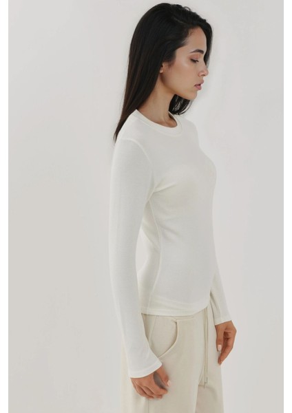 Kadın Slim Fit Yuvarlak Yaka Uzun Kollu Üst Beyaz
