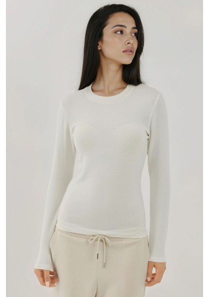 Kadın Slim Fit Yuvarlak Yaka Uzun Kollu Üst Beyaz