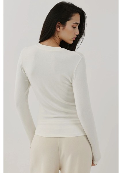 Kadın Slim Fit Yuvarlak Yaka Uzun Kollu Üst Beyaz