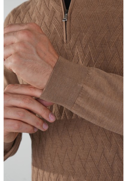 Camel Yarım Balıkçı Yaka Fermuar Detaylı Jakarlı Erkek Triko TR23K23208_D70 fırsatları