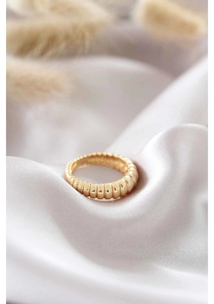 Bfs Altın Renk Ayarlamalı Burgu Kadın Yüzük