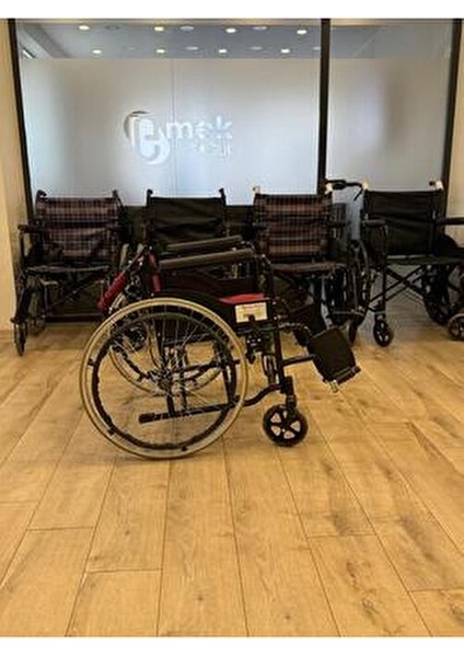 Wipperman Marka Refakatçi Frenli Ekonomik Manuel Tekerlekli Sandalye modelleri