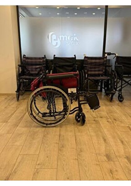 Wipperman Marka Refakatçi Frenli Ekonomik Manuel Tekerlekli Sandalye