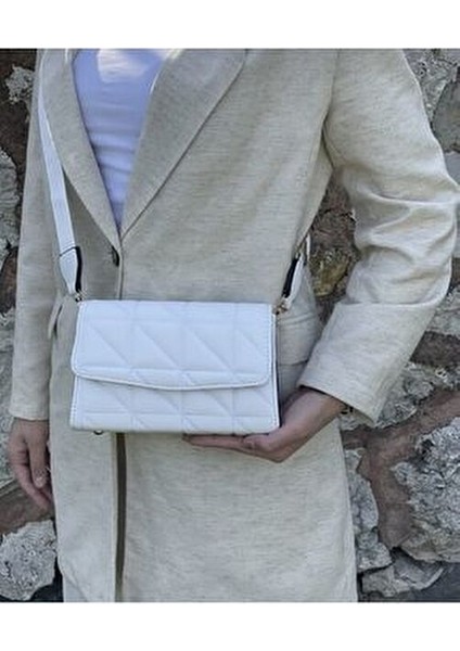 Kadın Beyaz Kapitone Suni Deri Çapraz Omuz Çantası Ayarlanabilir Kolon Askılı Basic Koleksiyonu