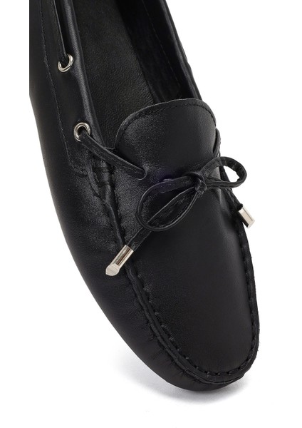 Kadın Siyah Püsküllü Deri Loafer 25AFD290618