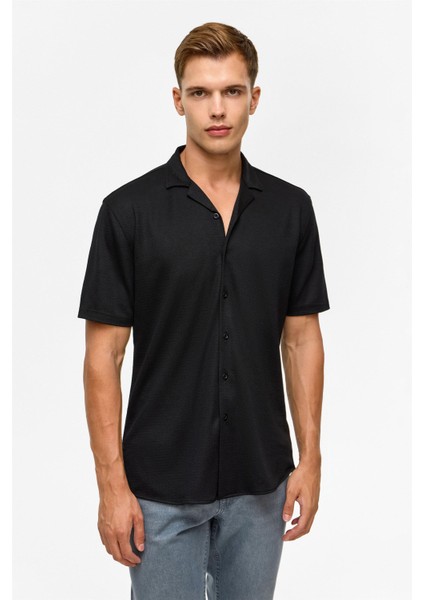 Siyah Slim Desenli Apaş Yaka Gömlek