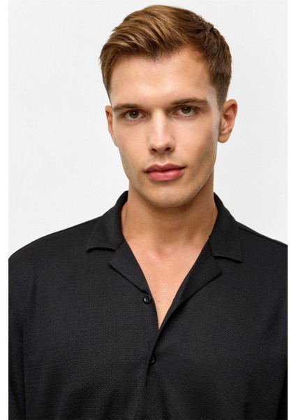 Siyah Slim Desenli Apaş Yaka Gömlek fırsatları