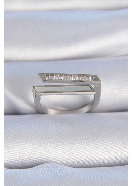 Bfs Pirinç Gümüş Renk Zirkon Taşlı Beyaz Sedef Detay Kadın Yüzük