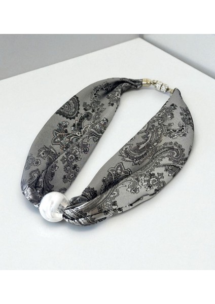 Parlak Jakar Kumaş Boncuk Detaylı Kolye fiyatları