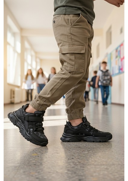 Siyah Cırtlı Hafif Esnek Erkek Çocuk Spor Ayakkabı 2021 F modelleri
