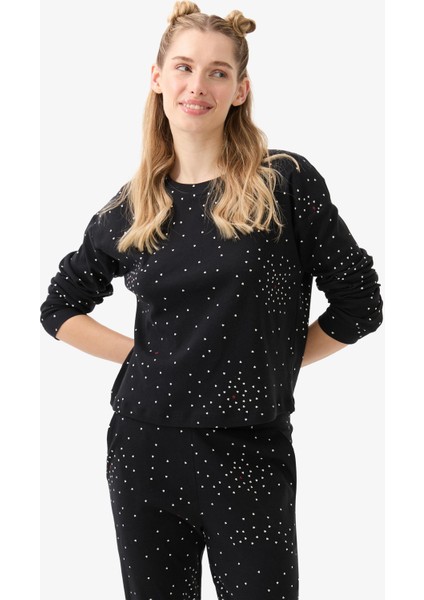 Kadın Siyah Kalp Desenli Pijama Takımı – Yuvarlak Yaka & Paça Lastikli C5T4N915