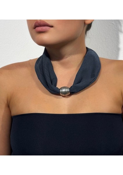 Gümüş Boncuk Detaylı Kumaş Kolye