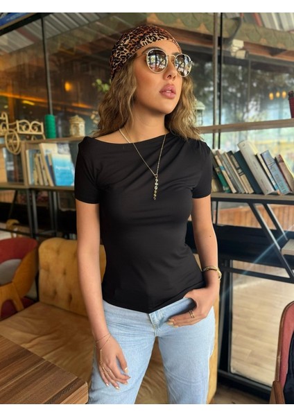 Kadın Kısa Kollu Tek Omuzu Açık Büzgülü Viskon Bluz