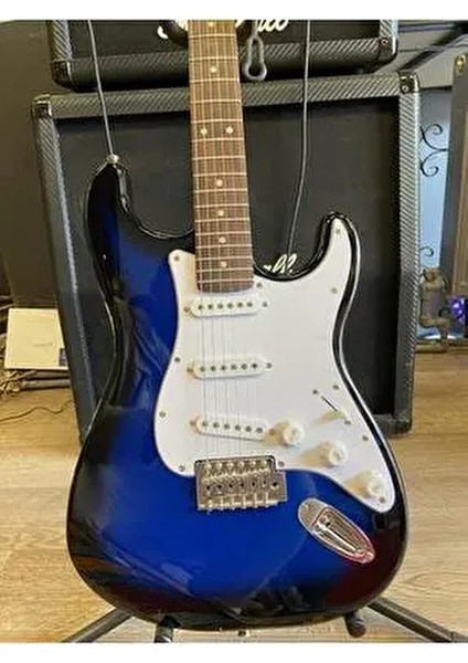 Elektro Gitar Mavi Blueburst Strat Kasa Basswood Gövde ve Maple Sap ile Profesyonel Kullanım İçin fiyatları