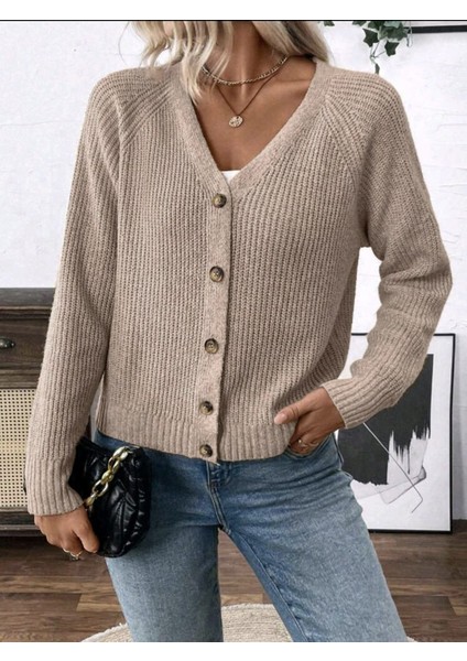 Uzun Kollu Dokuma Detaylı V Yaka Düğmeli Model Triko Hırka