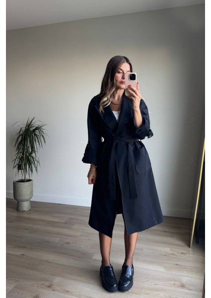 Siyah Astarlı Kuşaklı Kol Kemerli Trençkot