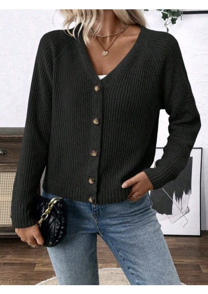 Uzun Kollu Dokuma Detaylı V Yaka Düğmeli Model Triko Hırka