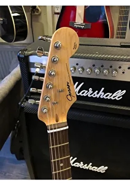 Strat Kasa Kırmızı Beyaz Elektro Gitar Aksesuarlarla Birlikte Profesyonel Kullanım İçin fiyatları