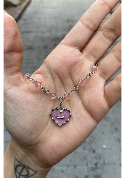 Pembe Taşlı Fiyonk Detaylı Kalp Silver Kolye