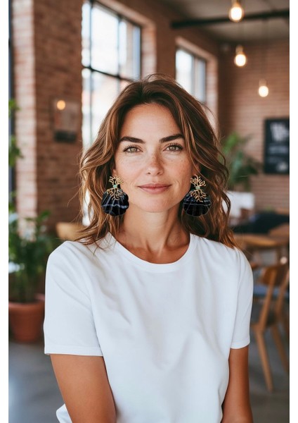 Altın Renk Yeşil Taşlı Tasarım Akrilik Istiridye Küpe fiyatları