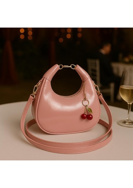 Kadın Omuz Çantası Charmlı