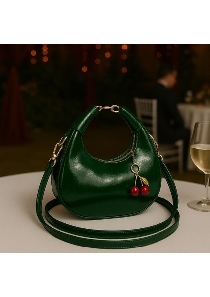 Kadın Omuz Çantası Charmlı