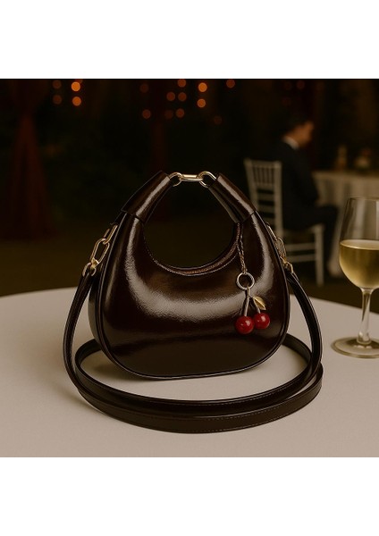 Kadın Omuz Çantası Charmlı