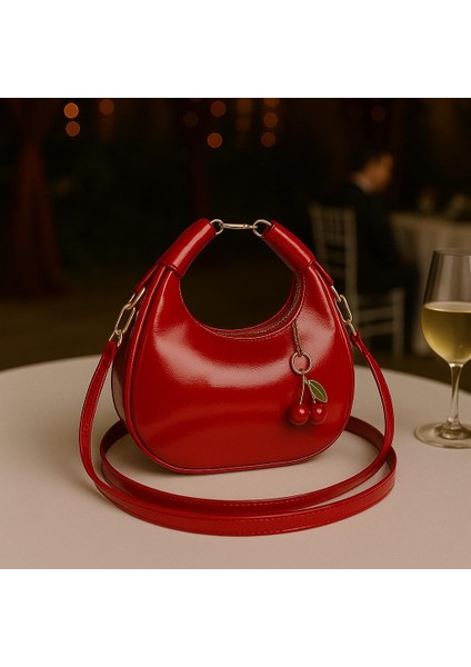 Kadın Omuz Çantası Charmlı