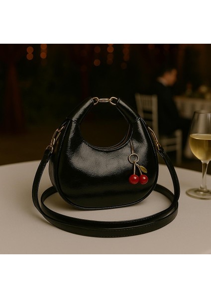 Kadın Omuz Çantası Charmlı