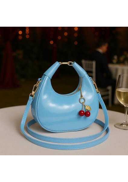 Kadın Omuz Çantası Charmlı