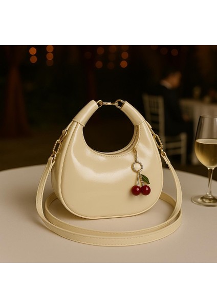 Kadın Omuz Çantası Charmlı