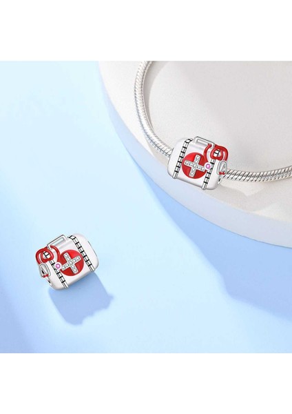 Ilk Yardım Çantası Charm fırsatları