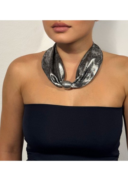 Gümüş Boncuk Detaylı Kumaş Kolye