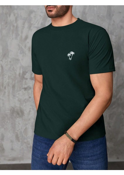 Erkek Koyu Yeşil Bisiklet Yaka Göğsü Palmiye Baskılı T-Shirt fırsatları