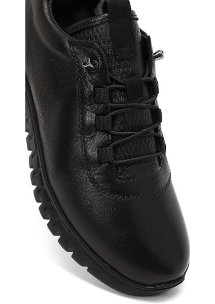 Kadın Siyah Bağcıklı Kalın Tabanlı Deri Sneaker 25AFD501918